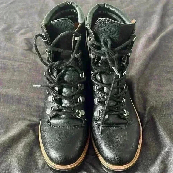 Indigo Shoes - Índigo rd. Ankle Boots